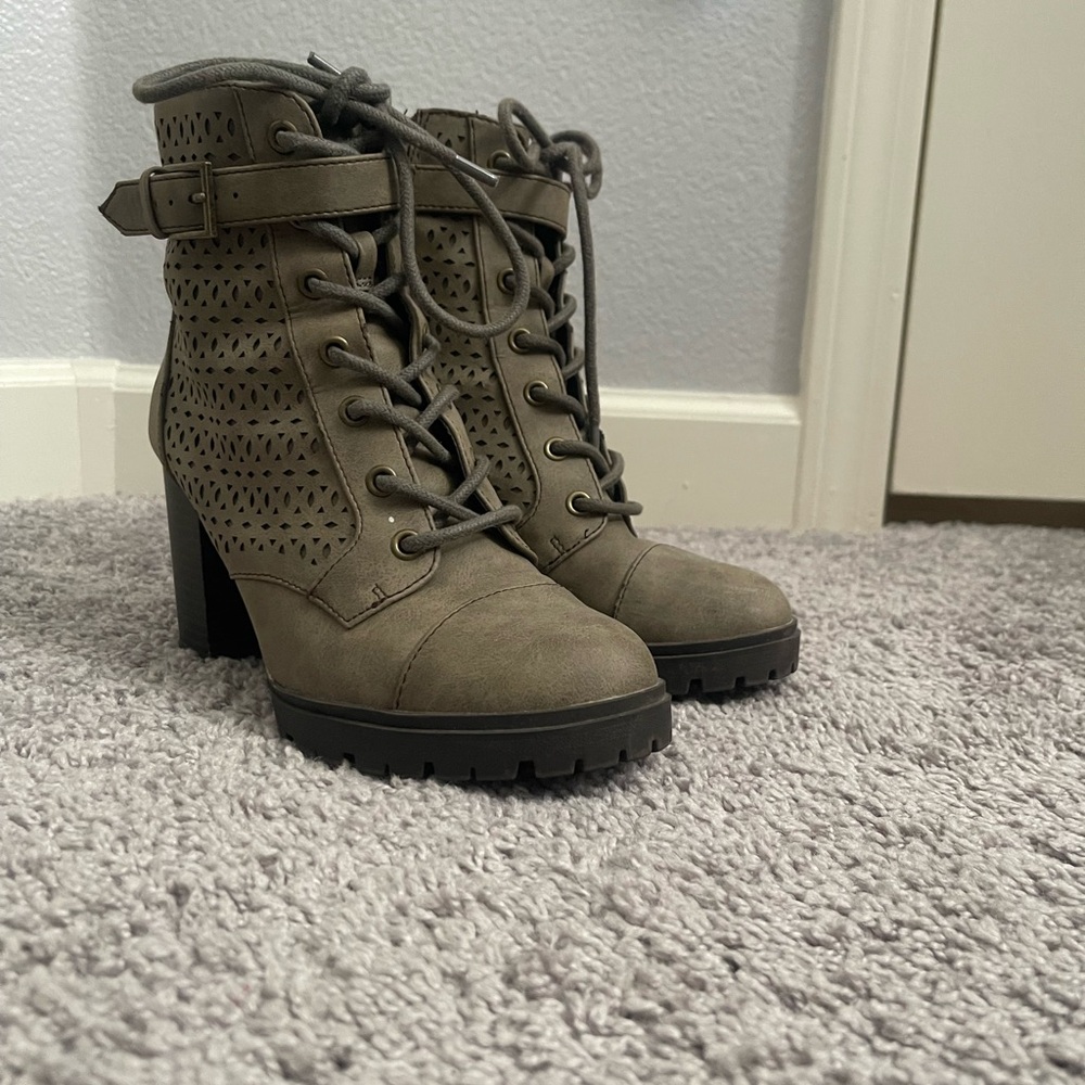 Report Martini Olive/ beige Lace-Up Boots with heel